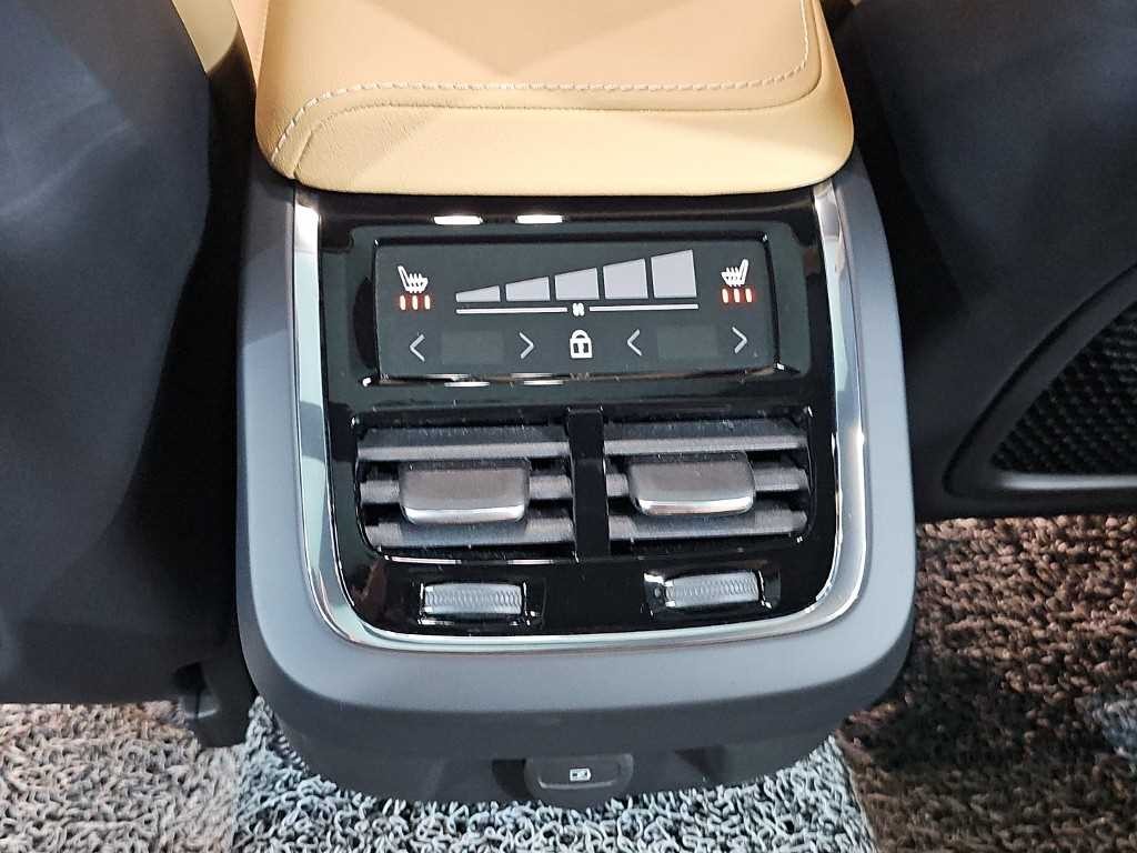 볼보 V60 V60 크로스 컨트리 2세대 2.0 B5 얼티메이트 AWD 이미지 13