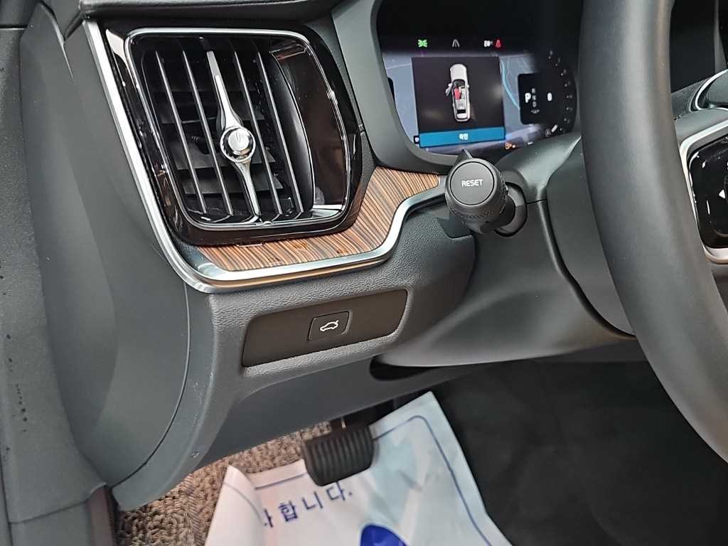 볼보 V60 V60 크로스 컨트리 2세대 2.0 B5 얼티메이트 AWD 이미지 17