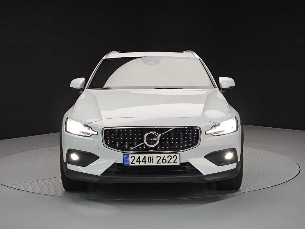 볼보 V60 V60 크로스 컨트리 2세대 2.0 B5 얼티메이트 AWD 이미지 2