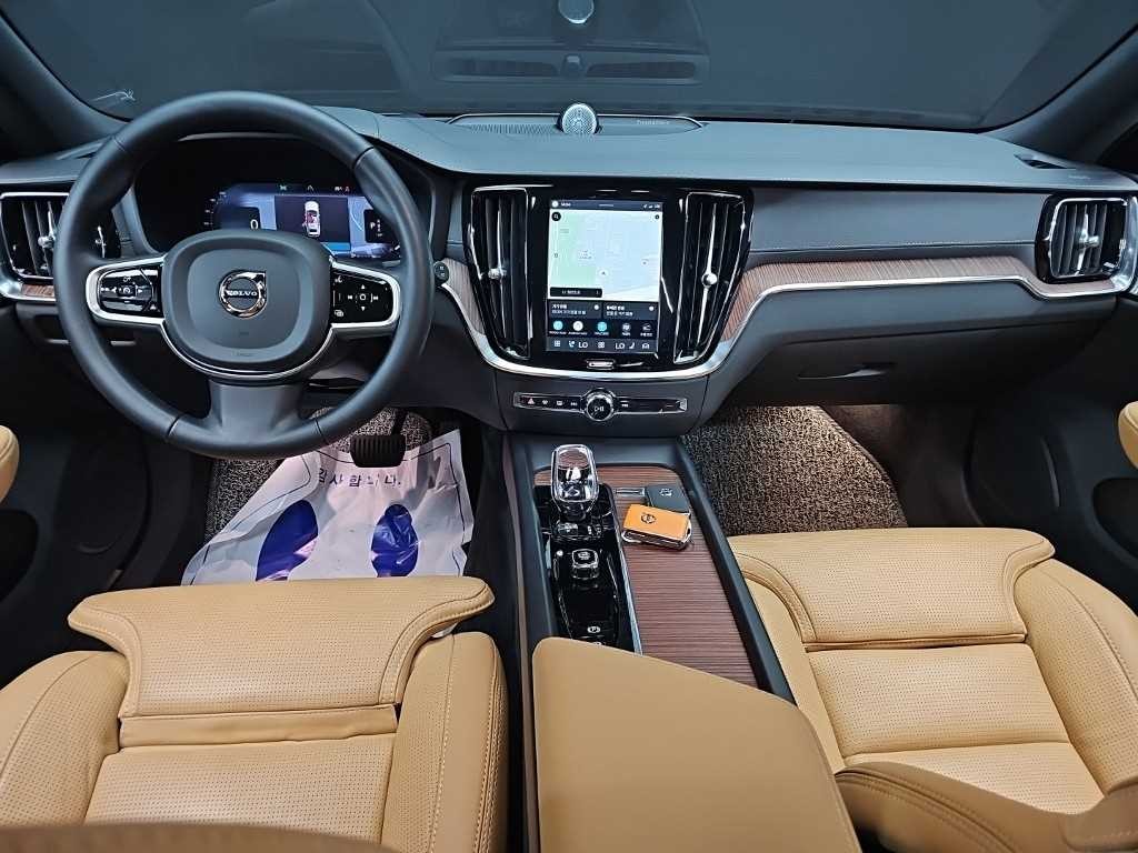 볼보 V60 V60 크로스 컨트리 2세대 2.0 B5 얼티메이트 AWD 이미지 7
