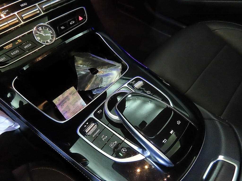벤츠 E 클래스 E-클래스 W213 E300 아방가르드 이미지 12