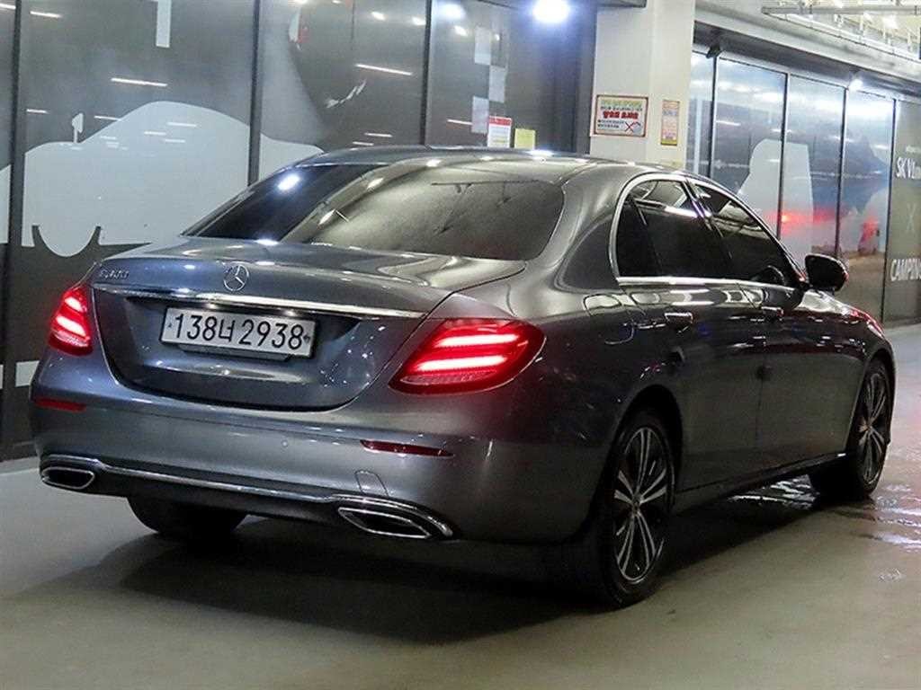 벤츠 E 클래스 E-클래스 W213 E300 아방가르드 이미지 4