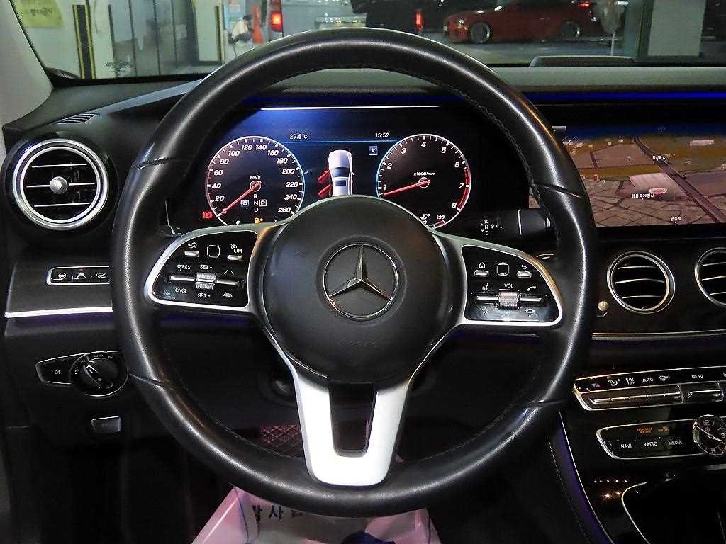 벤츠 E 클래스 E-클래스 W213 E300 아방가르드 이미지 8