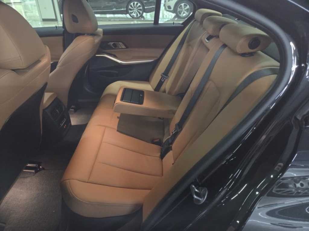 BMW 3시리즈 3시리즈 (G20) 320i M 스포츠 이미지 7