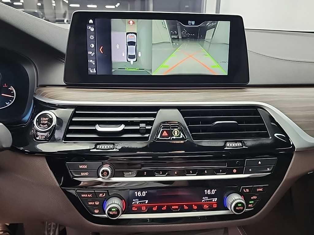 BMW 5시리즈 5시리즈 (G30) 520d xDrive M 스포츠 플러스 이미지 10