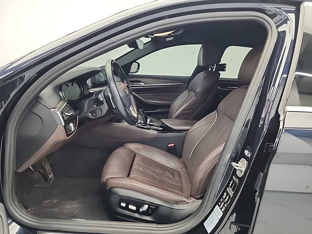 BMW 5시리즈 5시리즈 (G30) 520d xDrive M 스포츠 플러스 이미지 11