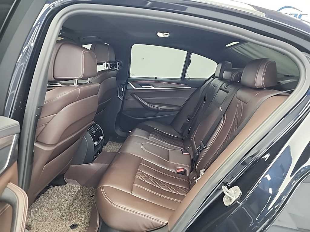 BMW 5시리즈 5시리즈 (G30) 520d xDrive M 스포츠 플러스 이미지 12