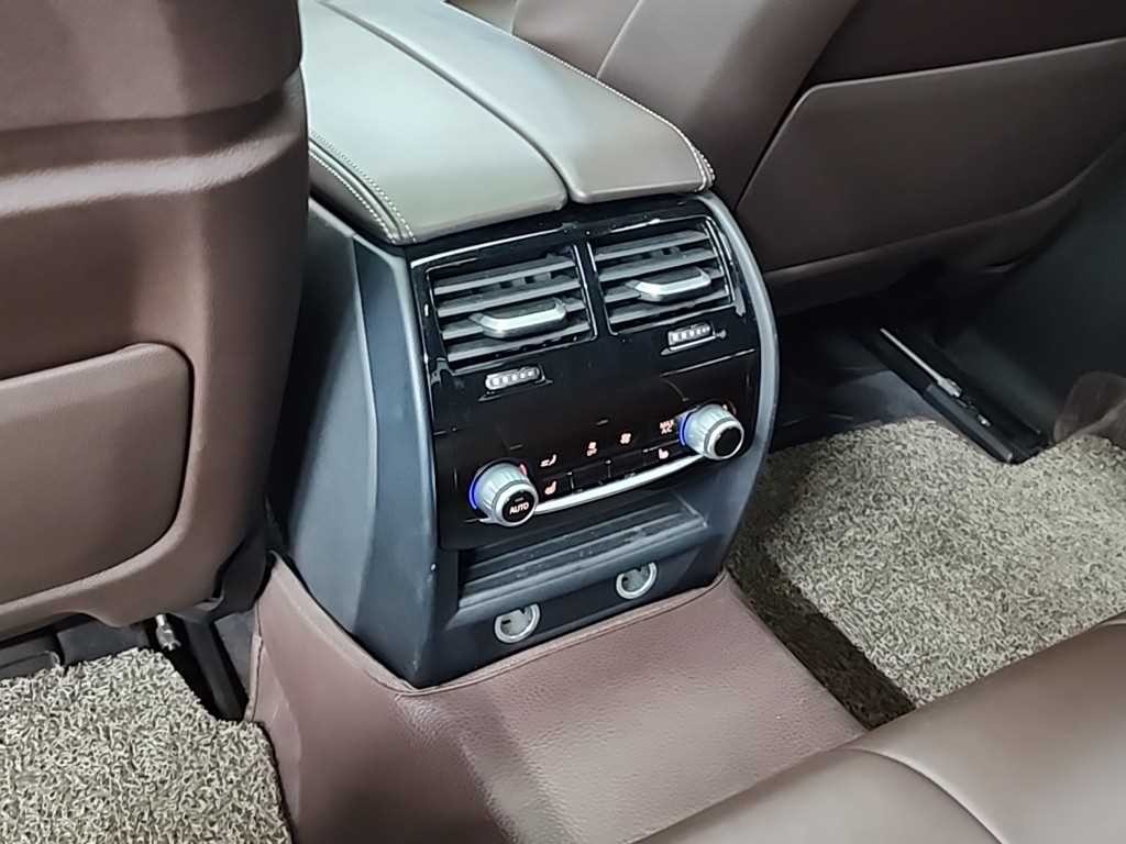 BMW 5시리즈 5시리즈 (G30) 520d xDrive M 스포츠 플러스 이미지 13