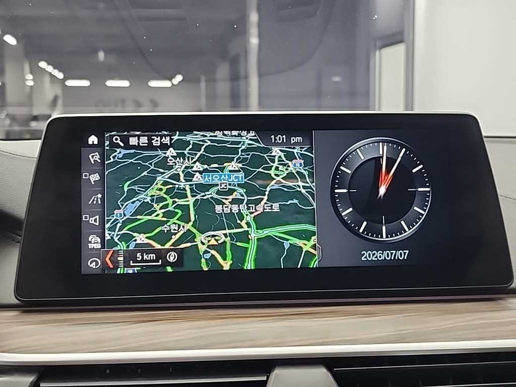 BMW 5시리즈 5시리즈 (G30) 520d xDrive M 스포츠 플러스 이미지 15
