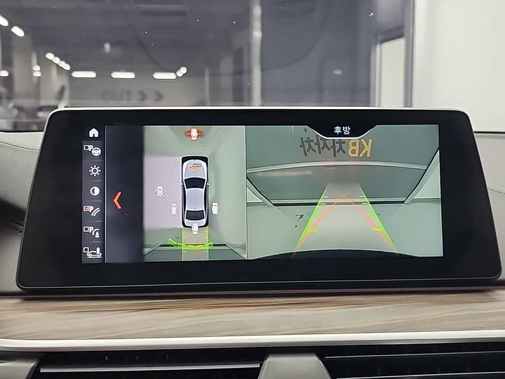 BMW 5시리즈 5시리즈 (G30) 520d xDrive M 스포츠 플러스 이미지 16