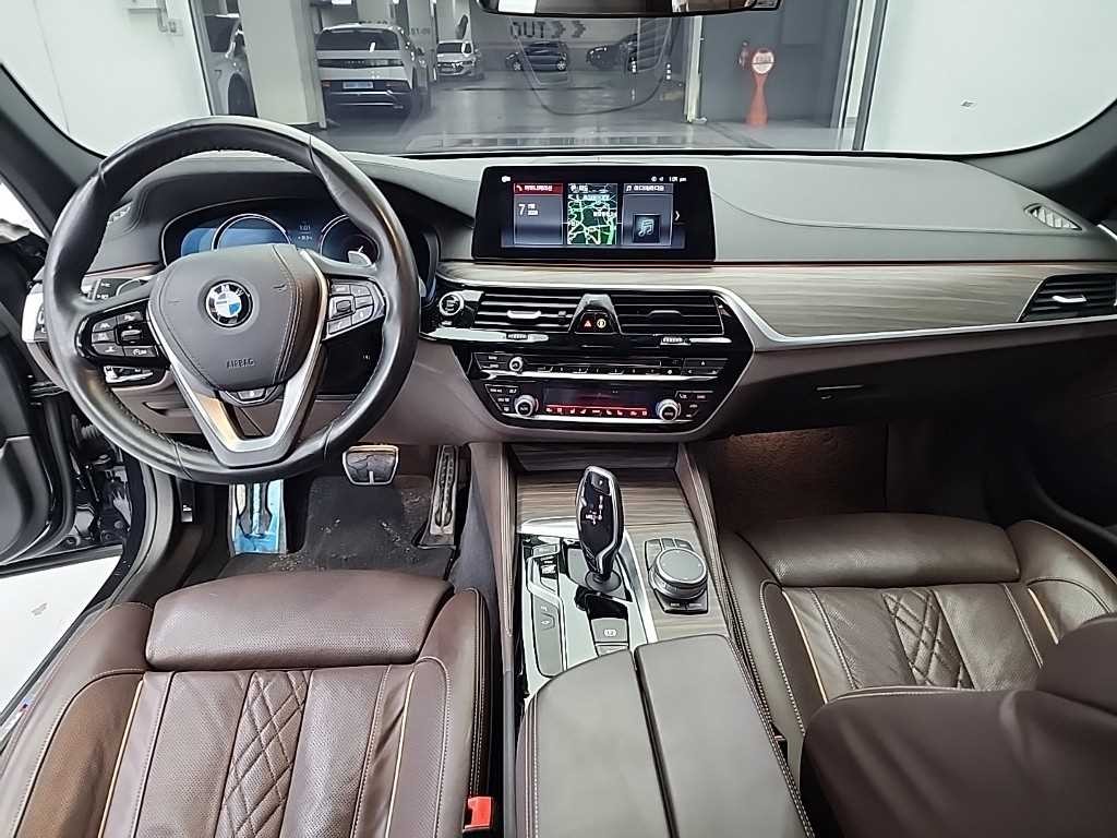 BMW 5시리즈 5시리즈 (G30) 520d xDrive M 스포츠 플러스 이미지 7