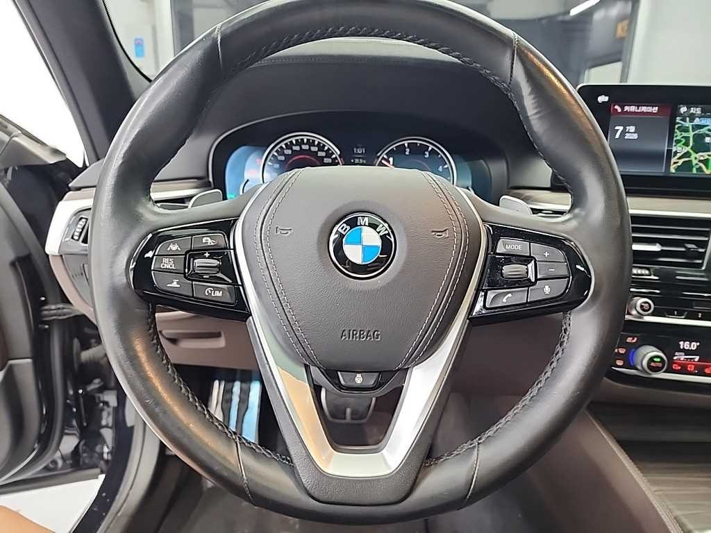BMW 5시리즈 5시리즈 (G30) 520d xDrive M 스포츠 플러스 이미지 9