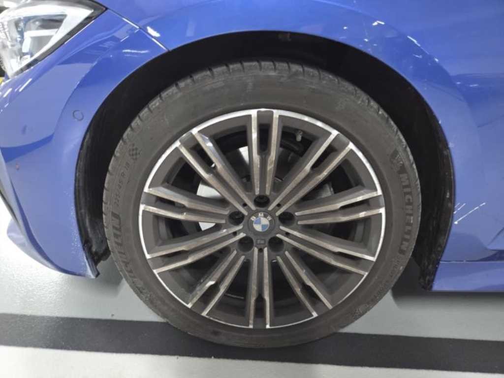 BMW 3시리즈 3시리즈 (G20) 320i M 스포츠 이미지 4