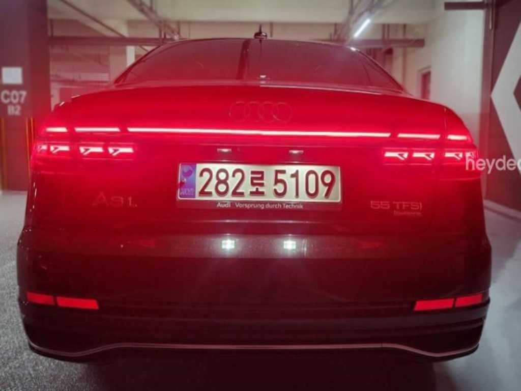 아우디 A8 A8 (D5) 55 TFSI 콰트로 LWB 이미지 3