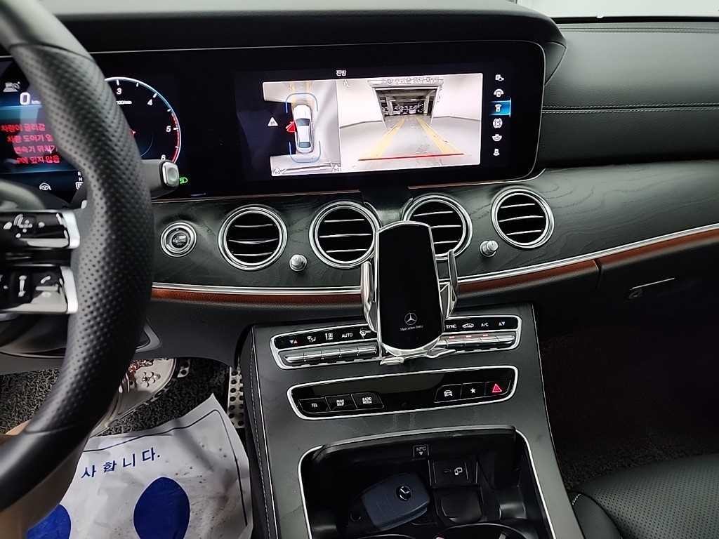 벤츠 E 클래스 E-클래스 W213 E220d 4MATIC AMG라인 이미지 10