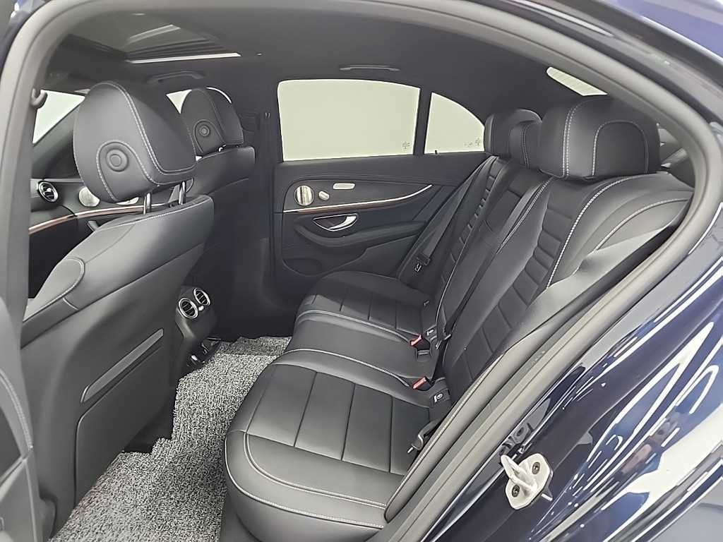 벤츠 E 클래스 E-클래스 W213 E220d 4MATIC AMG라인 이미지 12