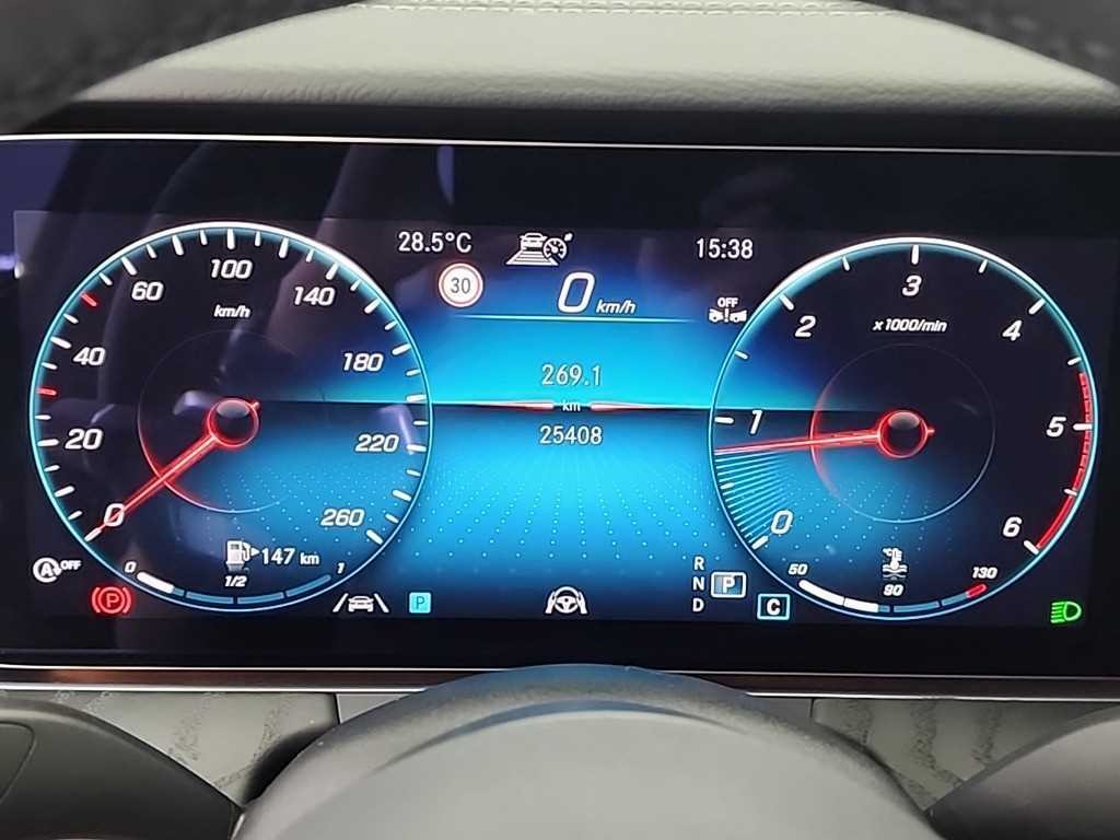 벤츠 E 클래스 E-클래스 W213 E220d 4MATIC AMG라인 이미지 6