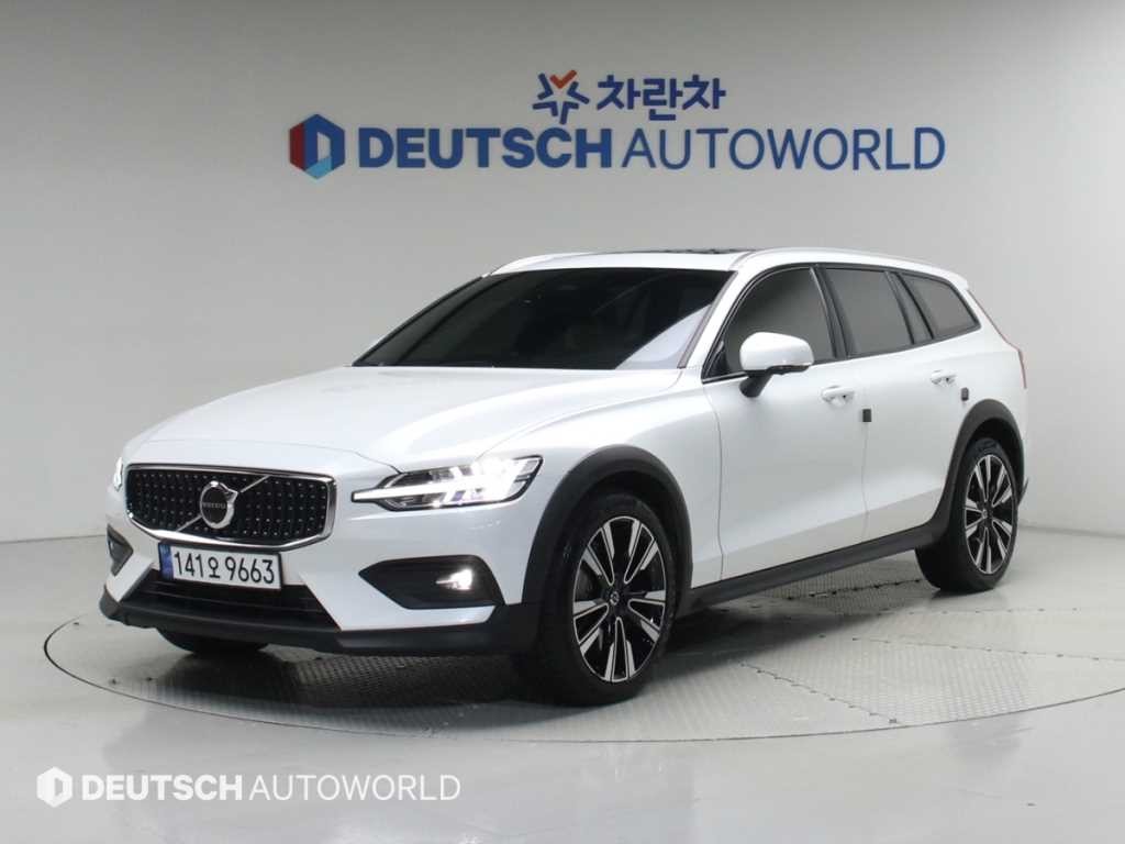 볼보 V60 V60 크로스 컨트리 2세대 2.0 B5 AWD 이미지 1