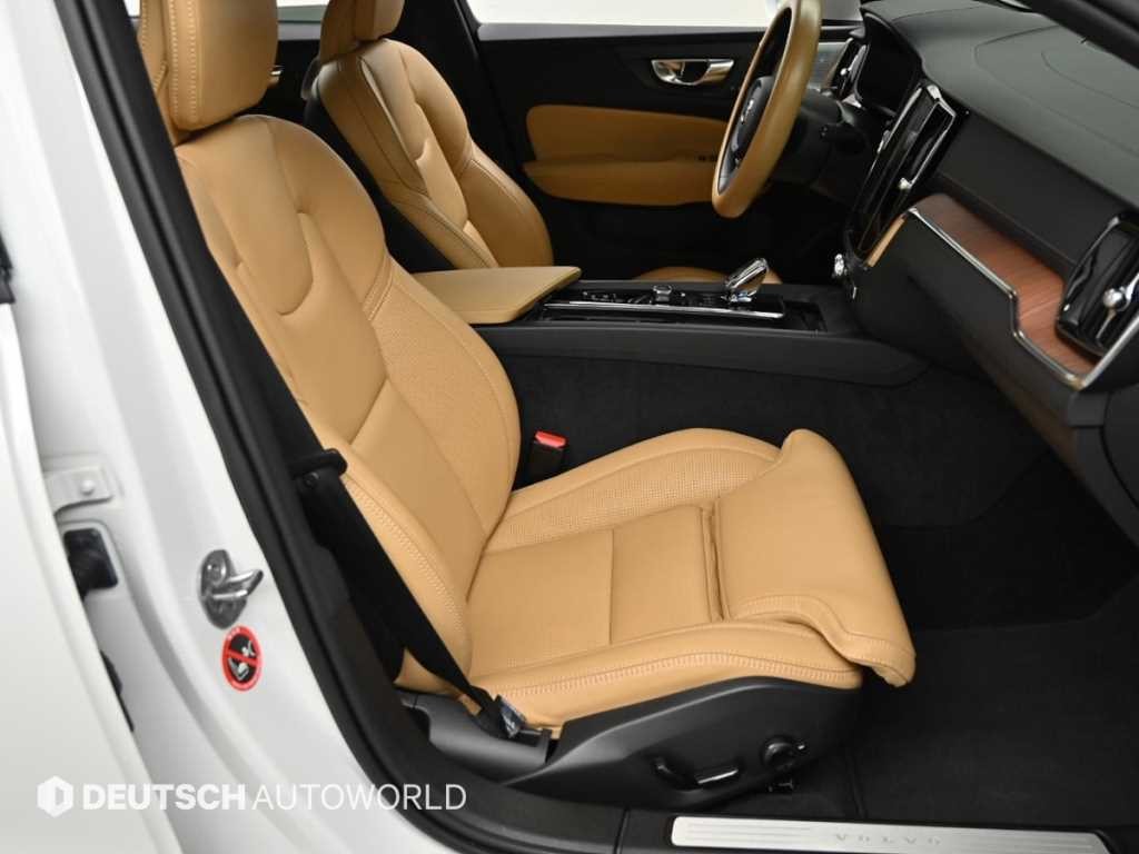 볼보 V60 V60 크로스 컨트리 2세대 2.0 B5 AWD 이미지 10