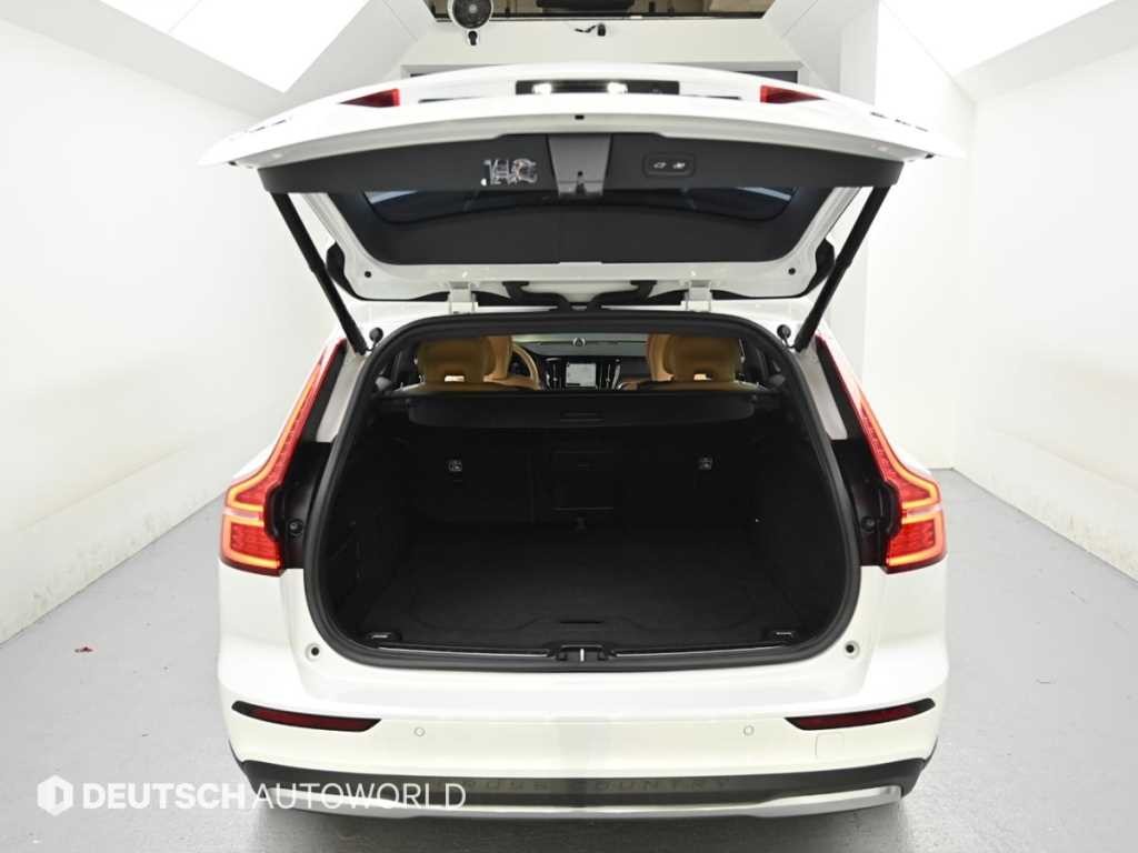 볼보 V60 V60 크로스 컨트리 2세대 2.0 B5 AWD 이미지 19
