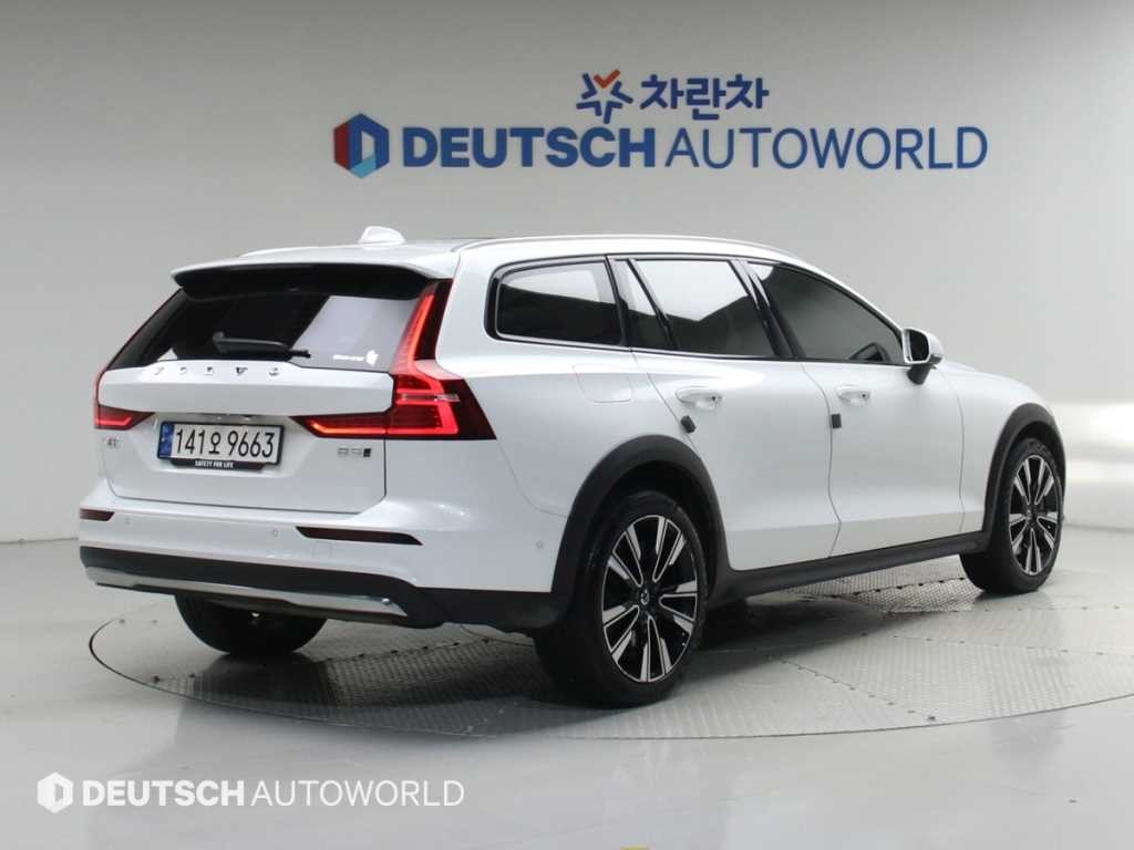 볼보 V60 V60 크로스 컨트리 2세대 2.0 B5 AWD 이미지 2