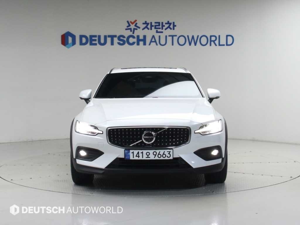 볼보 V60 V60 크로스 컨트리 2세대 2.0 B5 AWD 이미지 3