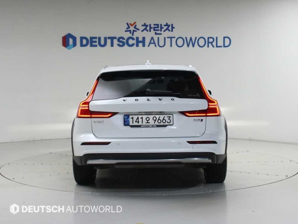 볼보 V60 V60 크로스 컨트리 2세대 2.0 B5 AWD 이미지 4