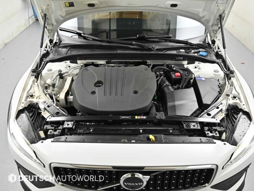 볼보 V60 V60 크로스 컨트리 2세대 2.0 B5 AWD 이미지 6