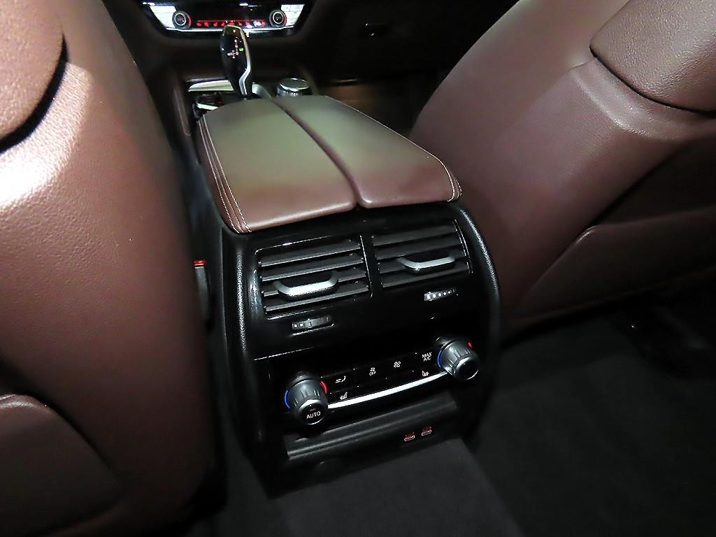 BMW 5시리즈 5시리즈 (G30) 530i xDrive M 스포츠 이미지 15