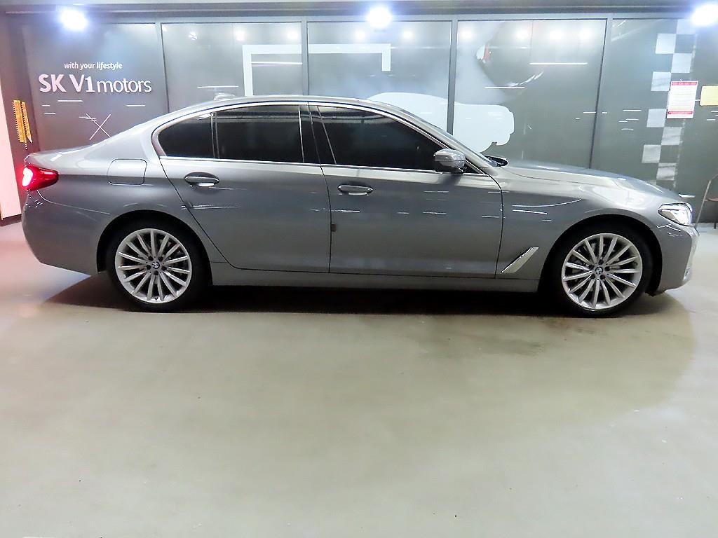 BMW 5시리즈 5시리즈 (G30) 530i xDrive M 스포츠 이미지 3