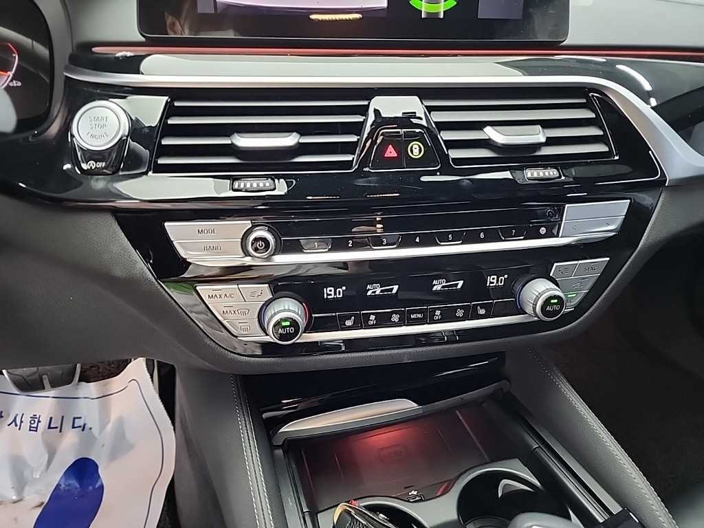 BMW 5시리즈 5시리즈 (G30) 520i M 스포츠 이미지 10