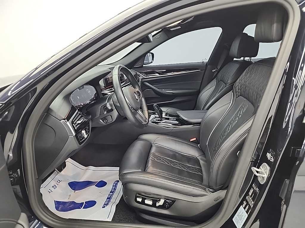 BMW 5시리즈 5시리즈 (G30) 520i M 스포츠 이미지 11