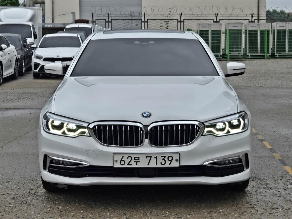 BMW 5시리즈 5시리즈 (G30) 520d xDrive 럭셔리 플러스 이미지 1