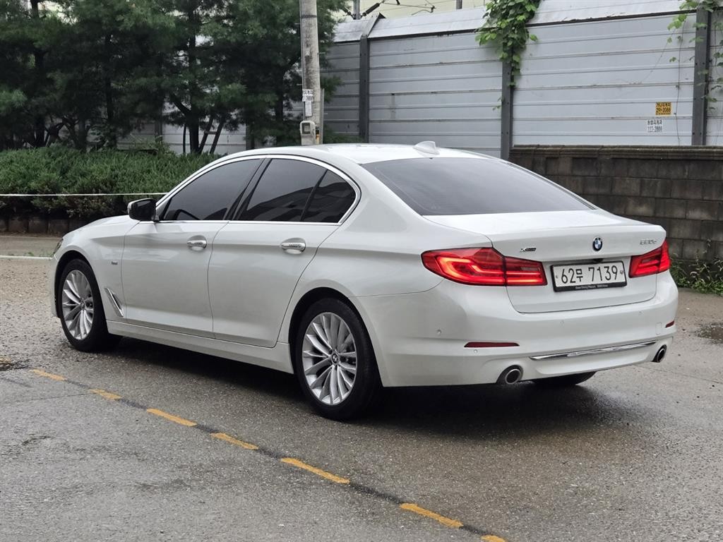 BMW 5시리즈 5시리즈 (G30) 520d xDrive 럭셔리 플러스 이미지 3