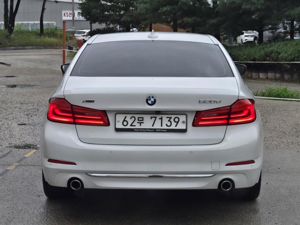 BMW 5시리즈 5시리즈 (G30) 520d xDrive 럭셔리 플러스 이미지 4