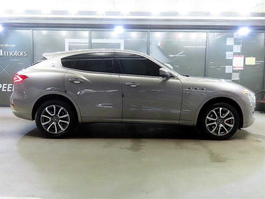 마세라티 르반떼 3.0  AWD 그란 루쏘 이미지 3