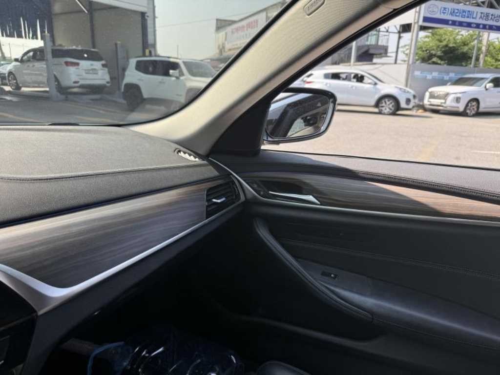 BMW 5시리즈 5시리즈 (G30) 530i xDrive 럭셔리 플러스 이미지 7