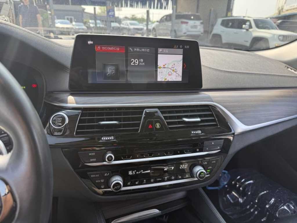 BMW 5시리즈 5시리즈 (G30) 530i xDrive 럭셔리 플러스 이미지 9