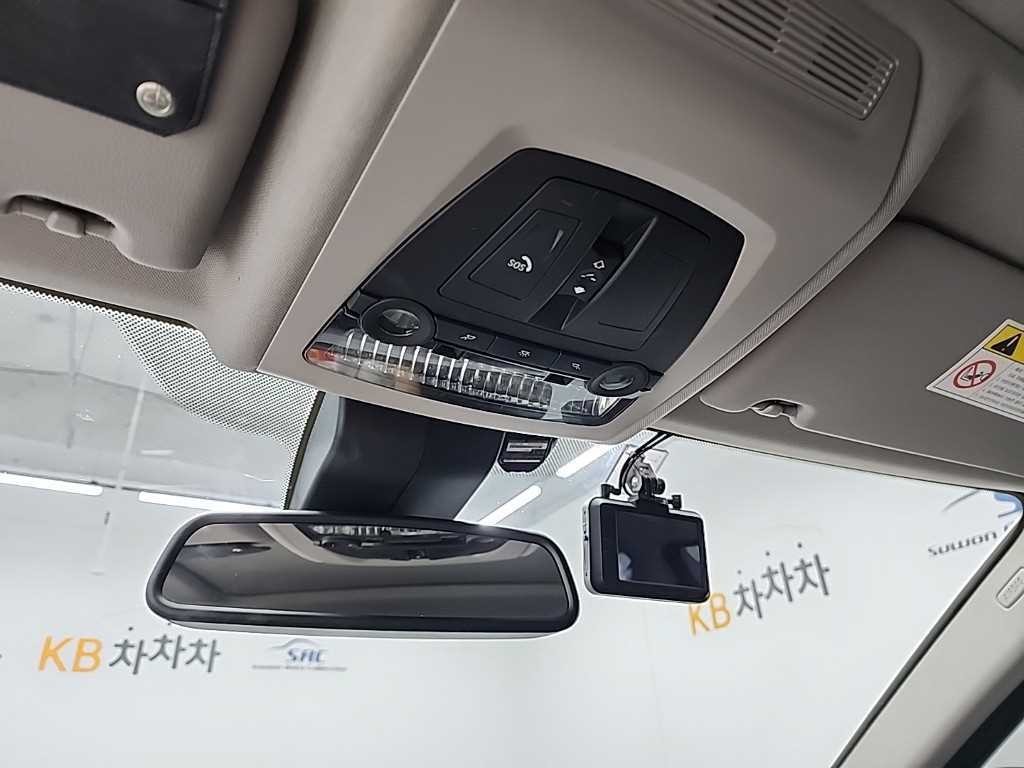 BMW 5시리즈 5시리즈 (F10) 520d M 에어로다이나믹 이미지 17