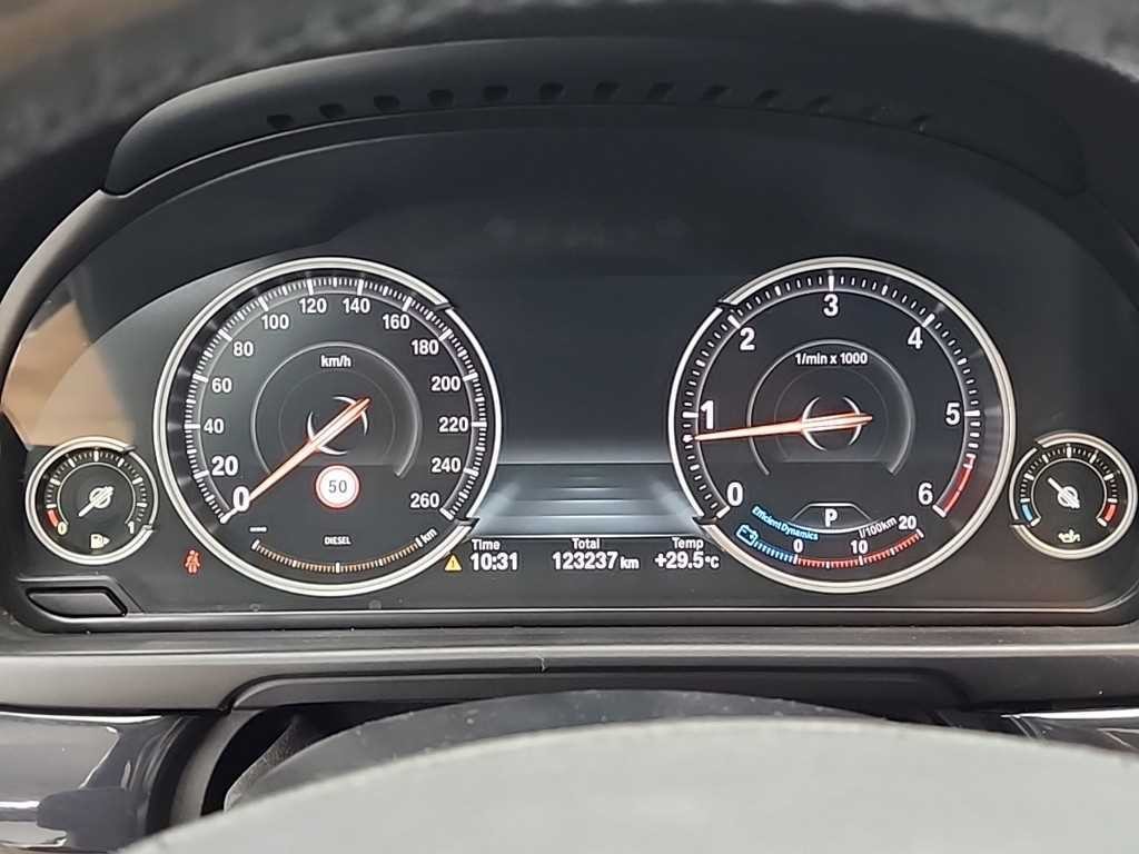 BMW 5시리즈 5시리즈 (F10) 520d M 에어로다이나믹 이미지 6