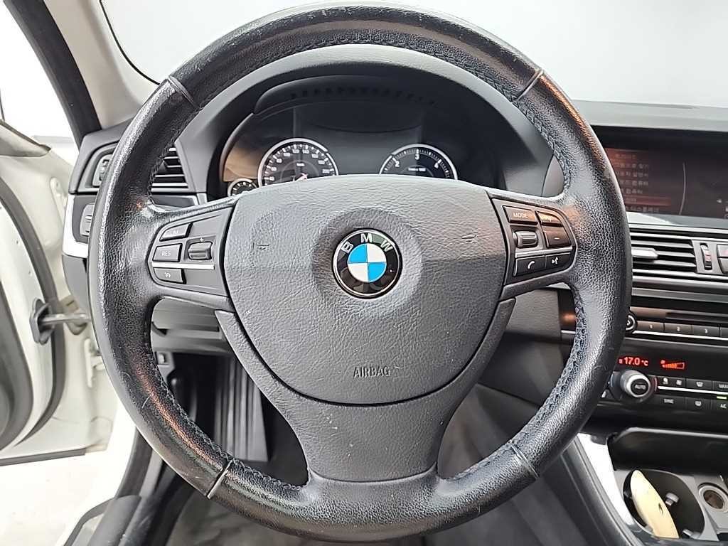 BMW 5시리즈 5시리즈 (F10) 520d M 에어로다이나믹 이미지 9
