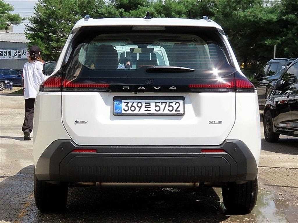 토요타 라브4 RAV4 (6세대) 2WD HEV XLE 이미지 4