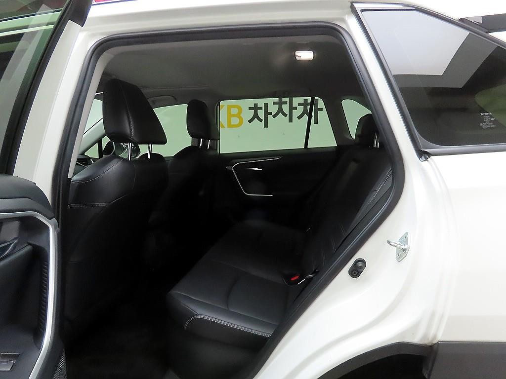 토요타 라브4 RAV4(5세대) 2.5 2WD 하이브리드 이미지 13