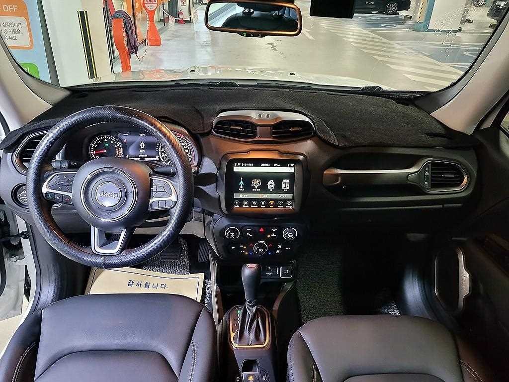지프 레니게이드 1.3 리미티드 FWD 이미지 6