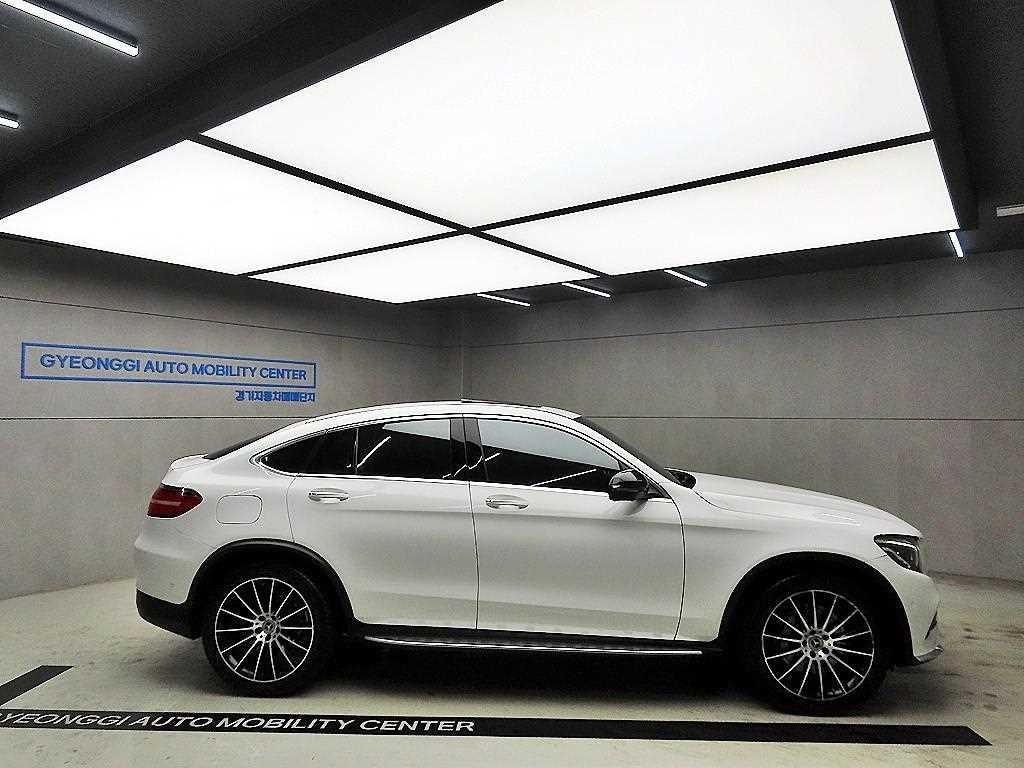 벤츠 GLC 클래스 GLC클래스 X253 GLC 220 d 4MATIC 프리미엄 쿠페 이미지 2