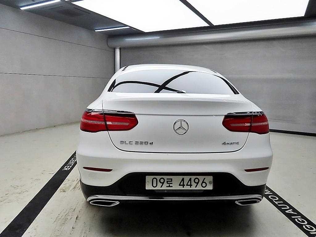 벤츠 GLC 클래스 GLC클래스 X253 GLC 220 d 4MATIC 프리미엄 쿠페 이미지 3
