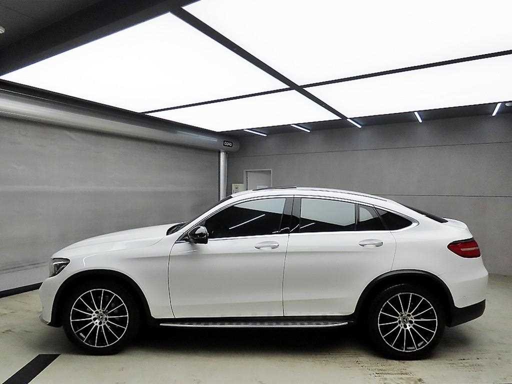 벤츠 GLC 클래스 GLC클래스 X253 GLC 220 d 4MATIC 프리미엄 쿠페 이미지 4