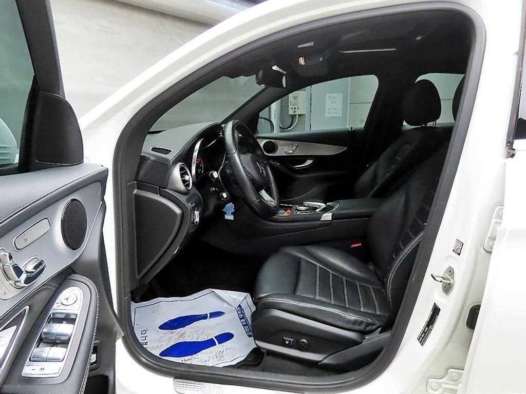 벤츠 GLC 클래스 GLC클래스 X253 GLC 220 d 4MATIC 프리미엄 쿠페 이미지 5