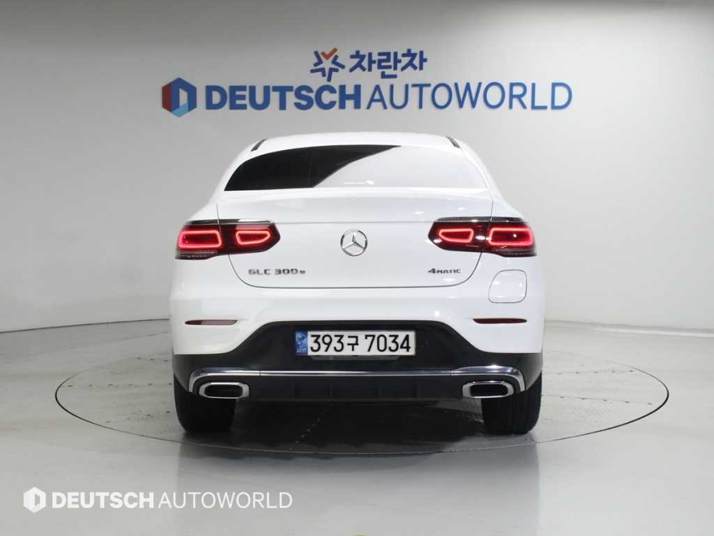 벤츠 GLC 클래스 GLC클래스 X253 GLC 300 e 4MATIC 쿠페 이미지 4
