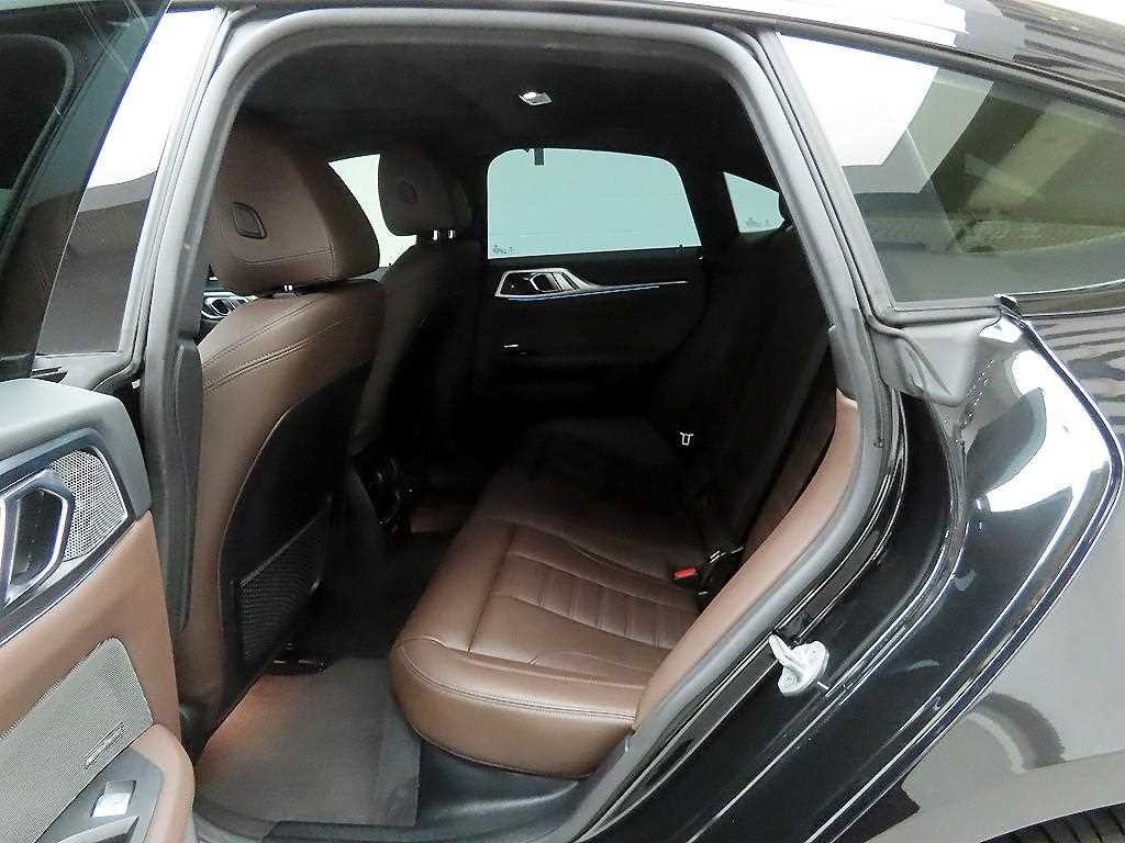BMW i4 eDrive 40 M 스포츠 프로 이미지 13